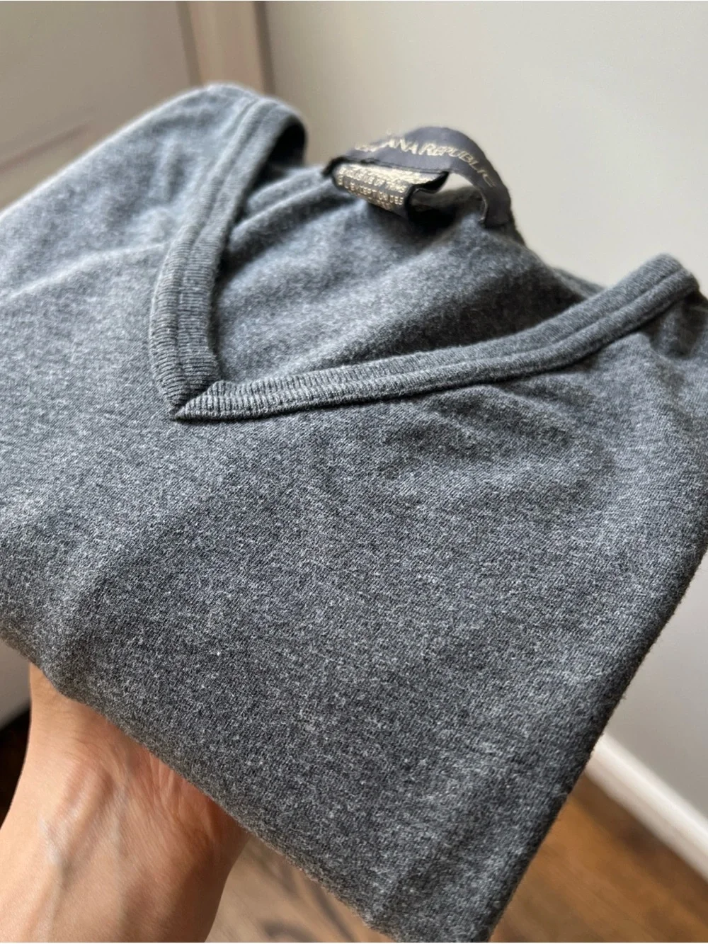 Vintage Banana Republic Cotton Blend V-Neck T-Shirt Men’s Large Gray USA Stretch